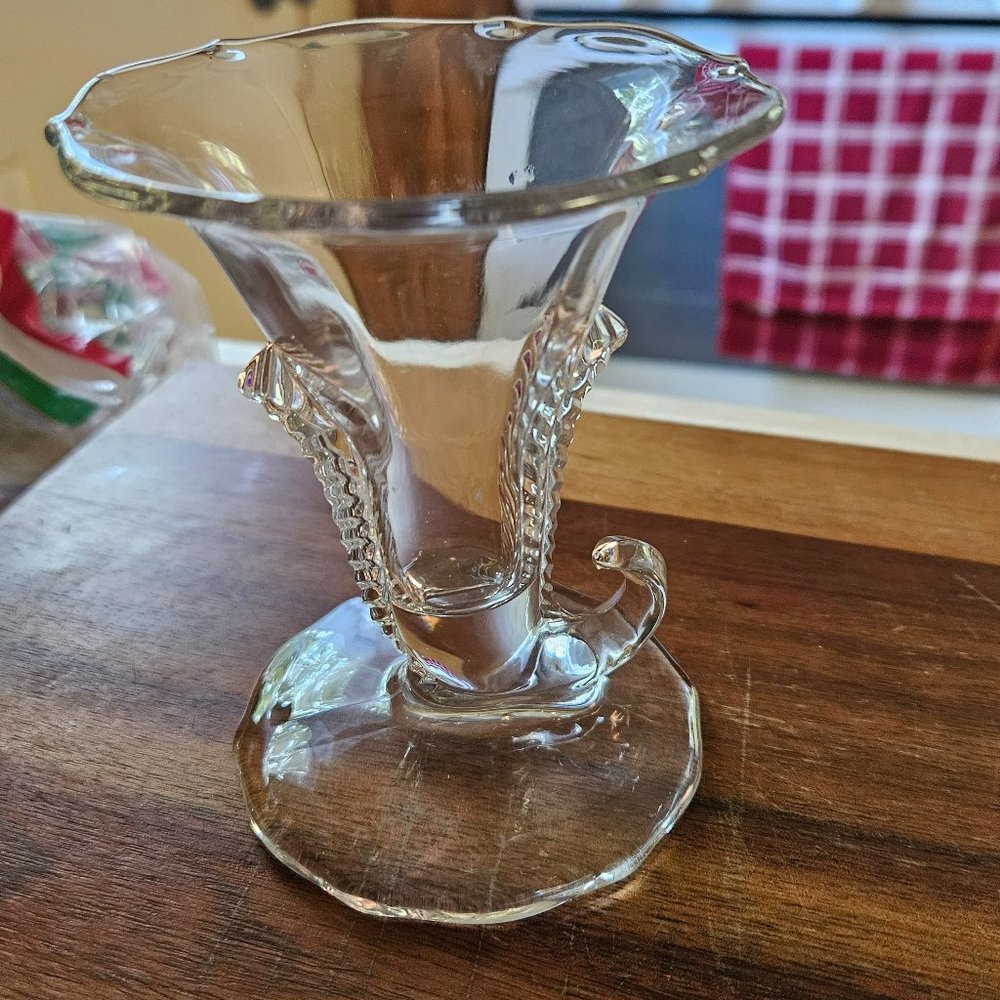 elegant Duncan Miller bud vase 5 inches tall